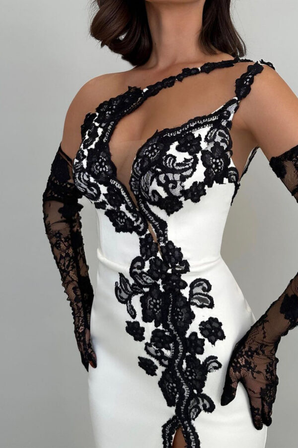 698b18bffbce13386ce2b1486f88d7e5a17c89d9c44ceeac1bca4d05c8662da8 Cassandra Lace Dress In White