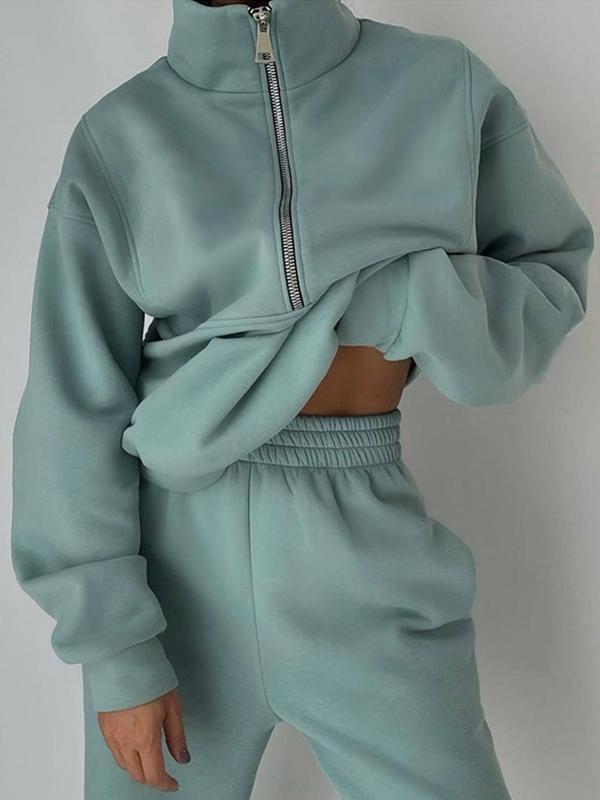 6c9870718f93d00b35b9efd3c27aca03337193b2f02668974a8f72c797f70f71 Sweatshirt and sweatpants two-piece suit