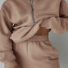 803a109b09198c166aabd5f7db5095951482932e246eaec0d047df416db5a06e Sweatshirt and sweatpants two-piece suit