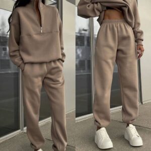 c57e4f0d45515481a0aedc710498b2b6a0470a7ed45eb1afb7cd7bfa34aef8d7 Sweatshirt and sweatpants two-piece suit